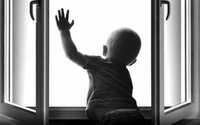 Очередное падение ребенка из окна 