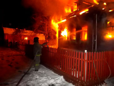 На пожаре в Камешковском районе погибли два человека