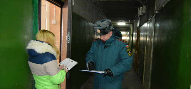 Сотрудники МЧС Коврова провели профилактический рейд в рамках операции &quotЗащитим жилье от пожара" 