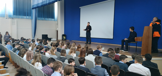 В Коврове спасатели РОССОЮЗСПАСа провели занятие для учащихся школы №22