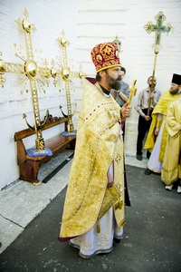 Возведение креста на храм Иоана Воина Владимиро-Суздальской Епархии
